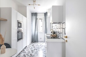 Kühlschrank, Ofen, Herdplatte, Geschirrspüler