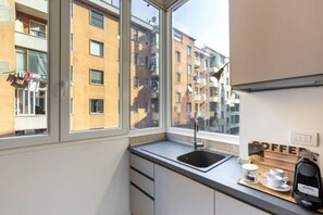 Fridge, oven, stovetop, dishwasher