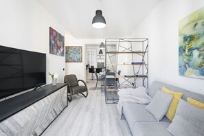 TV - Easylife - Nice apartment in the heart of Porta Venezia (Milano)