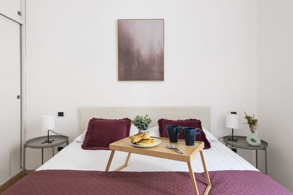 2 habitaciones, tabla de planchar con plancha, wifi y ropa de cama 