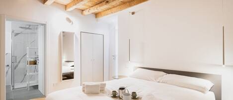 1 chambre, bureau, fer et planche à repasser, Wi-Fi