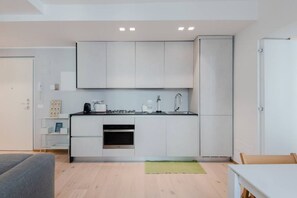 Geladeira, fogão, cooktop, lava-louças
