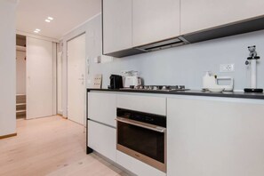 Kühlschrank, Ofen, Herdplatte, Geschirrspüler