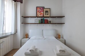 1 habitación, tabla de planchar con plancha, wifi y ropa de cama 
