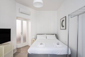 1 chambre, fer et planche Ă repasser, Wi-Fi, draps fournis