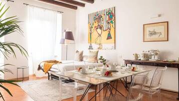 1 camera, Wi-Fi, lenzuola