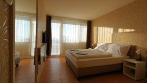 Twin Air-conditioned Room | Iron/ironing board, free WiFi, bed sheets - Plage Hotel Siófok (Siófok)