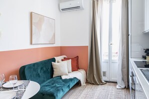 TV - Easylife - Urban Oasis in Bocconi area (Milano)