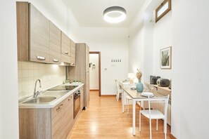 Kylskåp, ugn, spishäll och diskmaskin
