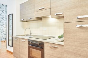 Kühlschrank, Ofen, Herdplatte, Geschirrspüler