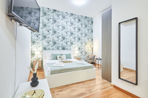 1 bedroom, desk, iron/ironing board, WiFi