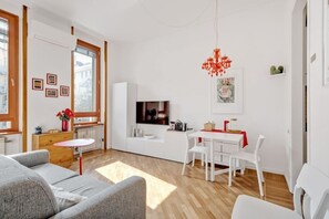 Living area - Easylife - Bright two-room apartment in the Central area (Milano)