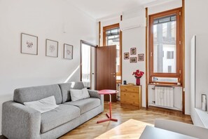 Living area - Easylife - Bright two-room apartment in the Central area (Milano)