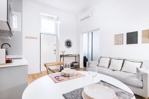 TV - Easylife - Charming nest in Porta Venezia (Milano)
