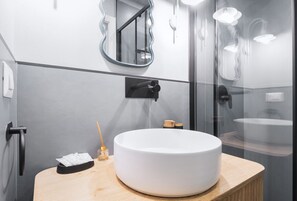 Shower, hair dryer, bidet, towels - Easylife - Charming nest in Porta Venezia (Milano)