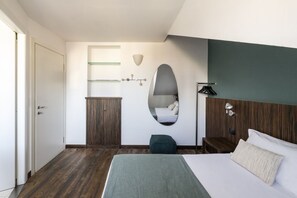 1 bedroom, desk, WiFi, bed sheets