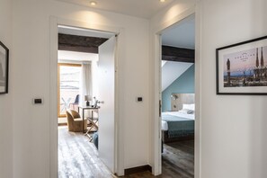 1 bedroom, desk, WiFi, bed sheets