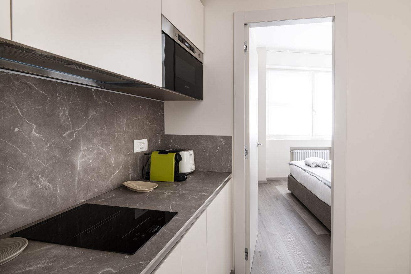 Kühlschrank, Mikrowelle, Herdplatte, Geschirrspüler