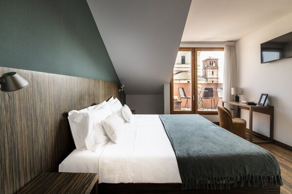 1 bedroom, desk, WiFi, bed sheets