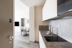 冷蔵庫、電子レンジ、コンロ、食器洗い機