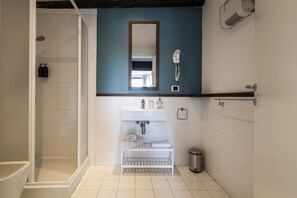 Shower, hair dryer, bidet, towels - Easylife - Single Suite with view (Milano)