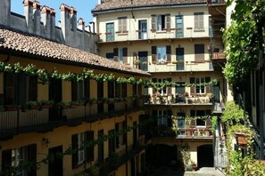 Exterior - Easylife - Naviglio, sweet dreams in the heart of the fun (Milano)