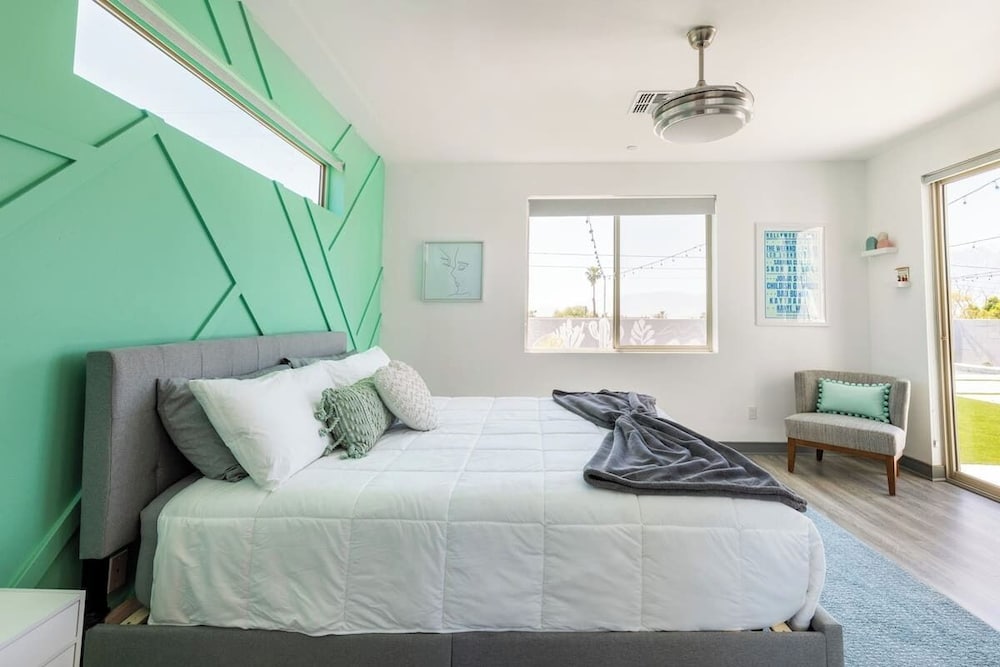 HAUTE HAUS•Summertime Pool+Spa FirePit Views BBQ Spa City Desert Hot