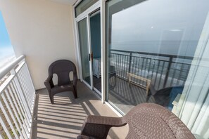 Property grounds - Newly Updated, Beachside Spectacular at Bay Watch! (North Myrtle Beach)