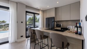 Fridge, microwave, oven, dishwasher - Villa Mare by Villas Guide (Pijavicino)