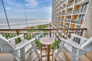 Property grounds - Updated 1BR Direct Ocean Front Condo, Pools, Beach (North Myrtle Beach)