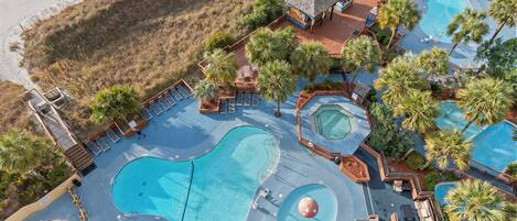 Una piscina techada, una piscina climatizada