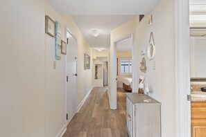 1 soverom, skrivebord, strykejern/-brett og wi-fi (inkludert)