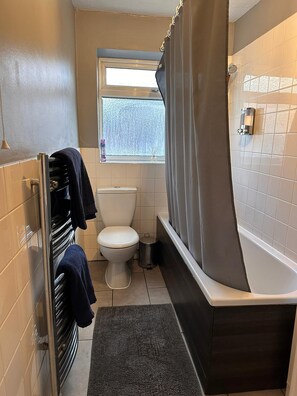Articles de toilette gratuits, serviettes fournies, savon, shampoing