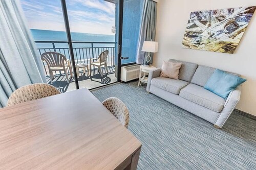 Direct Oceanfront at Coral Beach with Heated Pools