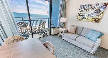 Direct Oceanfront at Coral Beach with Heated Pools