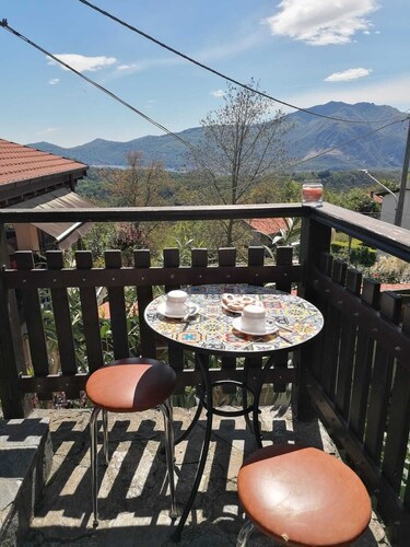 Cozy cottage between lake and the mountains. We're pet-friendly. 