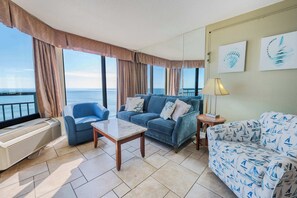 TV - New Coastal Charm, Direct Oceanfront Views, Pools! (Myrtle Beach)