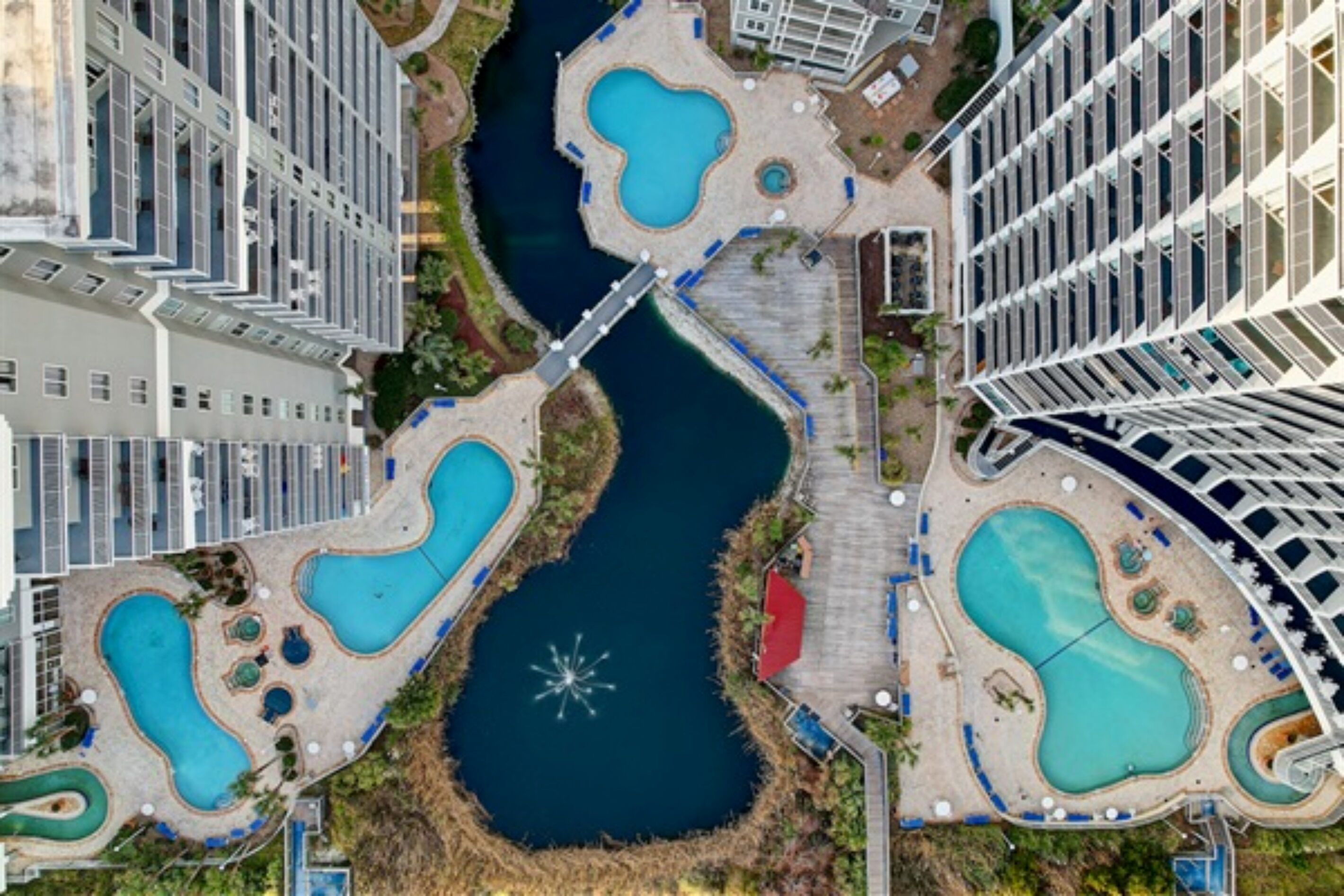 Alberca techada y alberca climatizada