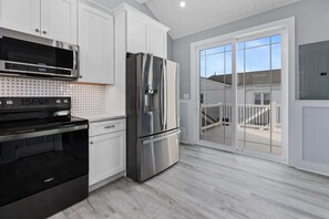 Refrigerador, microondas, horno, placa de cocina