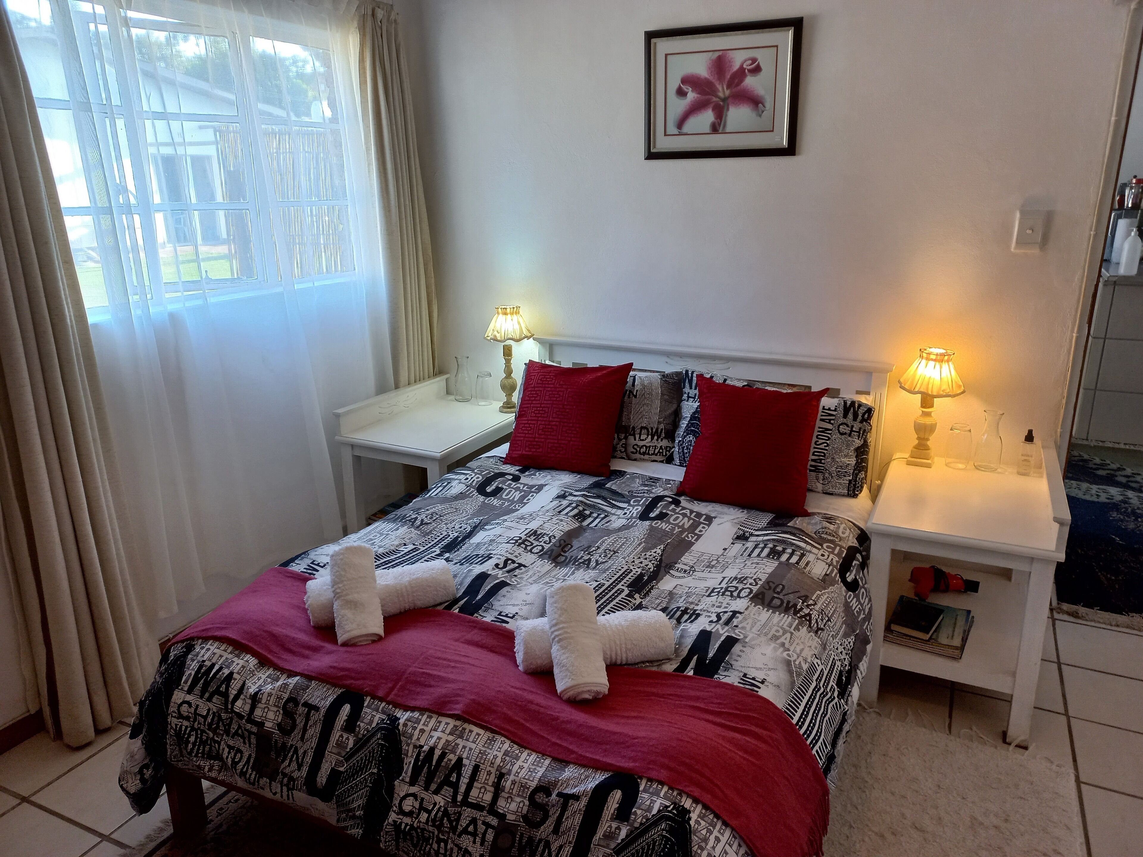 2 camere, una scrivania, ferro/asse da stiro, culla da viaggio