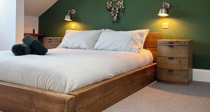 Cosy family-Friendly 4-Bed Edinburgh Townhouse + South-Facing Garden