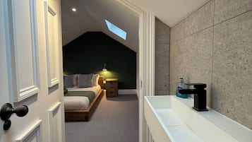 4 bedrooms, iron/ironing board, travel crib, free WiFi