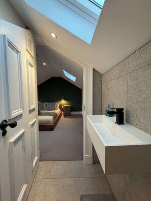 4 Schlafzimmer, Bügeleisen/Bügelbrett, Reisekinderbett, kostenloses WLAN