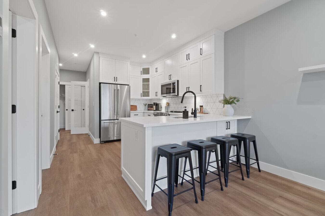 雪櫃、微波爐、焗爐、爐具