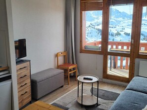 TV - Functional studio at slopes with parking (Belle Plagne)