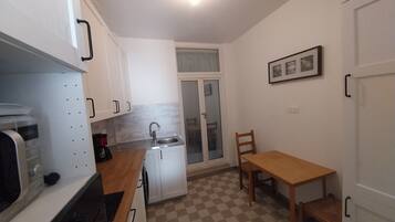 Micro-ondes, four, plaque de cuisson, lave-vaisselle