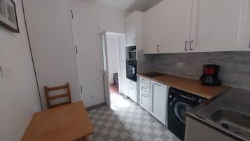 Microonde, forno, piano cottura, lavastoviglie