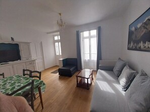Living area - Location Cure Vacances T2 51m2 La Bourboule Massif du Sancy (La Bourboule)