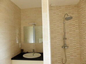 Towels - Charming house in Saint-Rémy-en-Rollat with terrace and pets allowed (Saint-Rémy-en-Rollat)