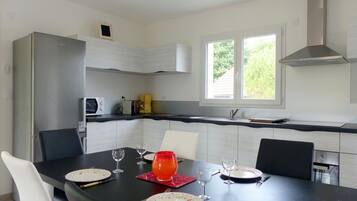 Fridge, microwave, dishwasher